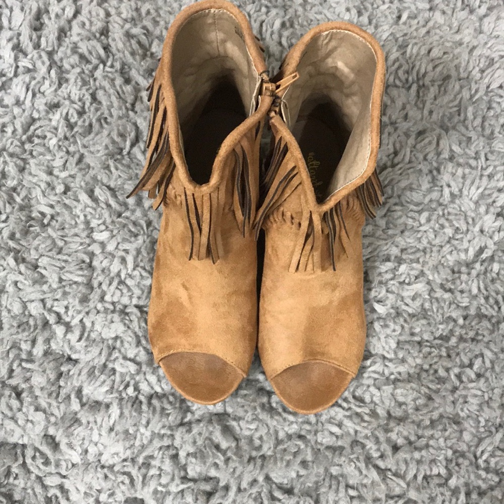 Wedge peep toe fringe booties
